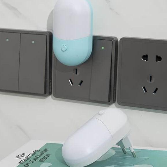 Luce notturna LED da presa bicolore