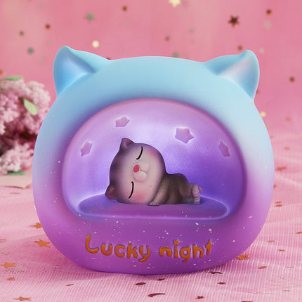 Luce notturna LED con gatto addormentato