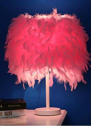 Lampada da comodino con paralume piume
