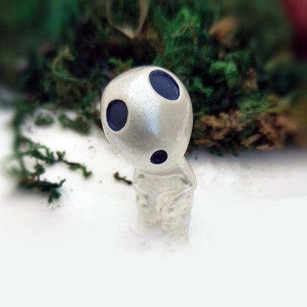 Mini statuine Kodama fluorescenti da giardino