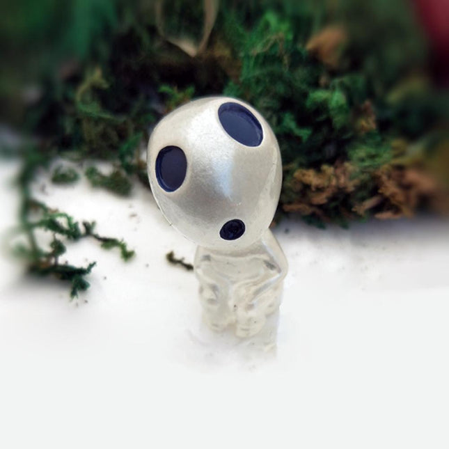 Mini statuine Kodama fluorescenti da giardino