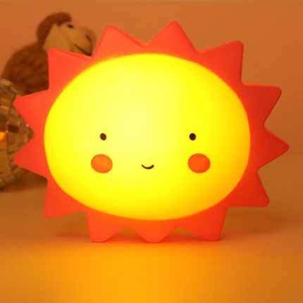 Luce notturna LED a forma sole