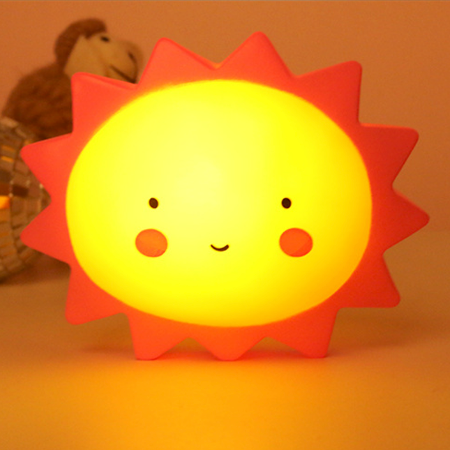 Luce notturna LED a forma sole