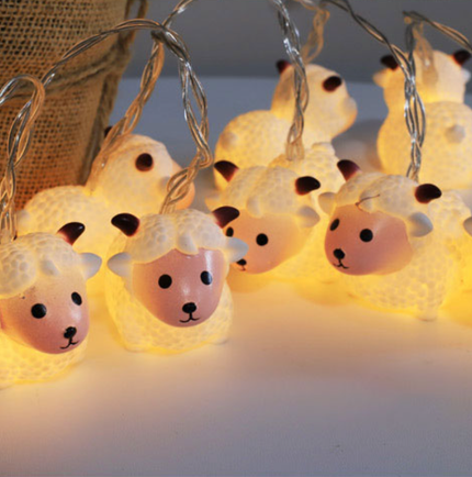 Ghirlanda luminosa con simpatiche pecorelle