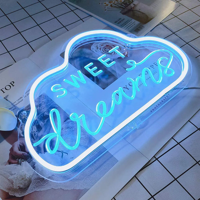 Insegna neon nuvola "Sweet Dreams"